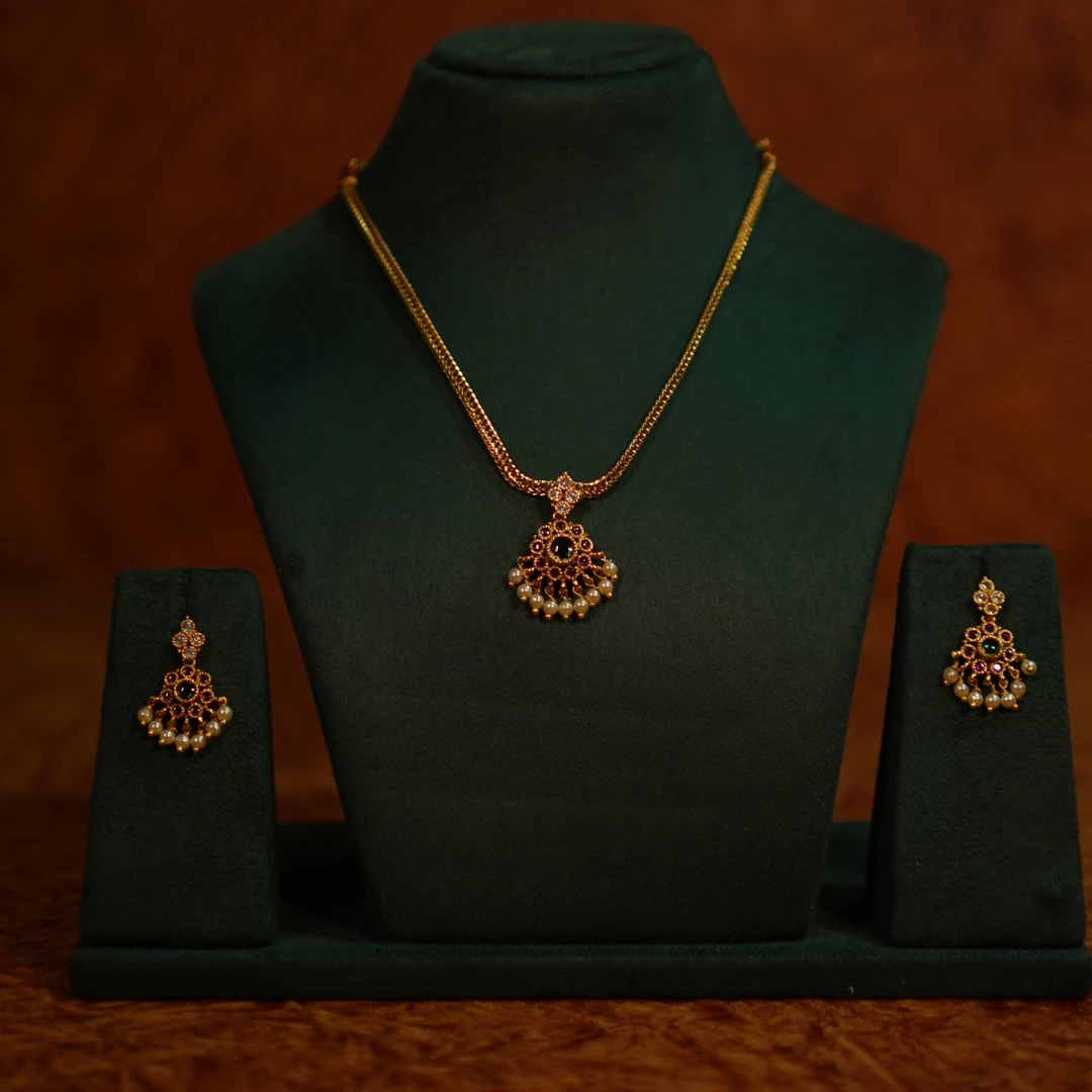 Antique Gold Pendant Necklace Set