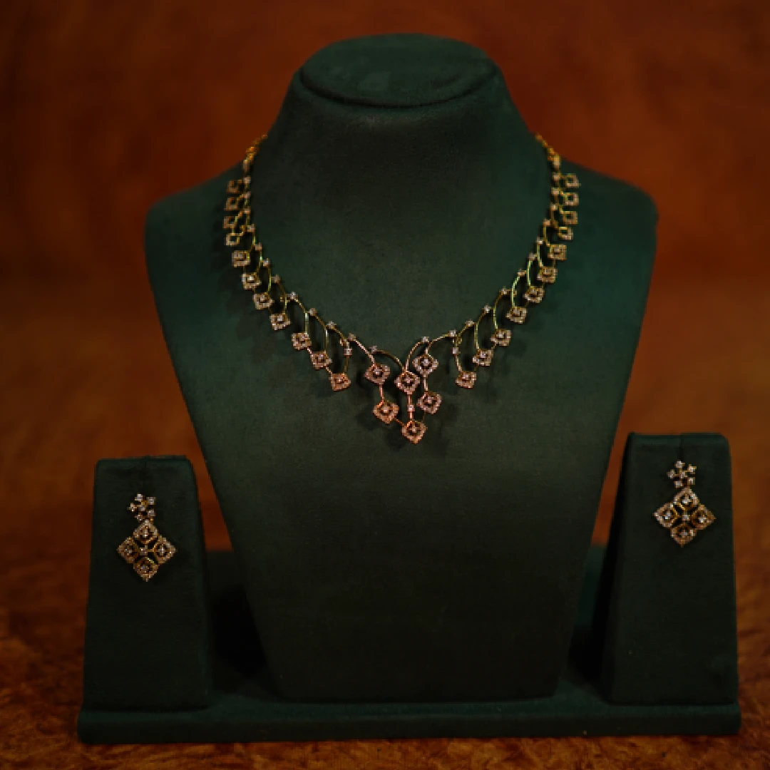 Elegant Diamond-Inspired Necklace Set